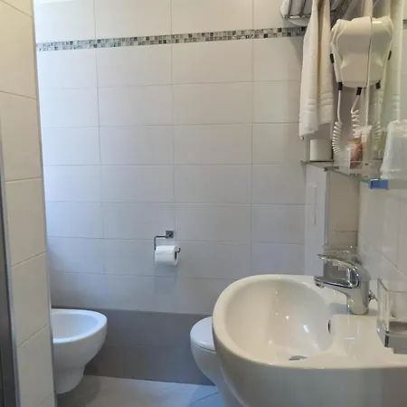 Lido Hotel 3*
