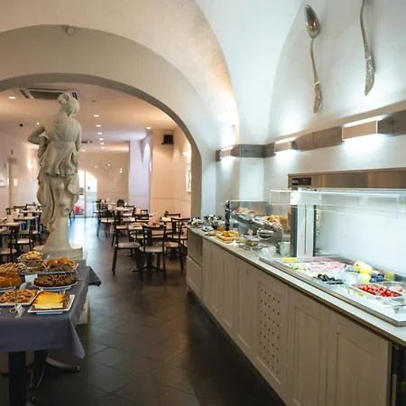 Lido Hotel 3*